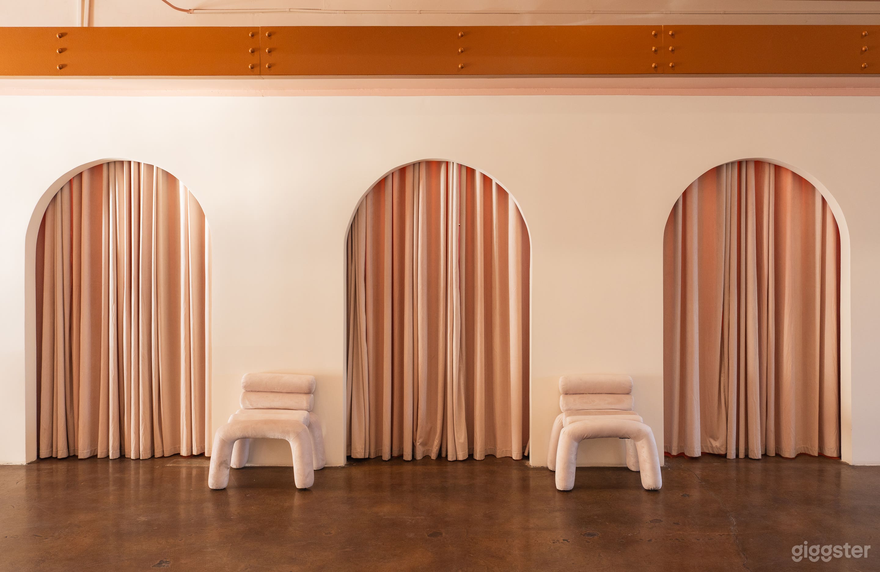 Spacious &amp; Gorgeous Burbank Storefront Photo 3