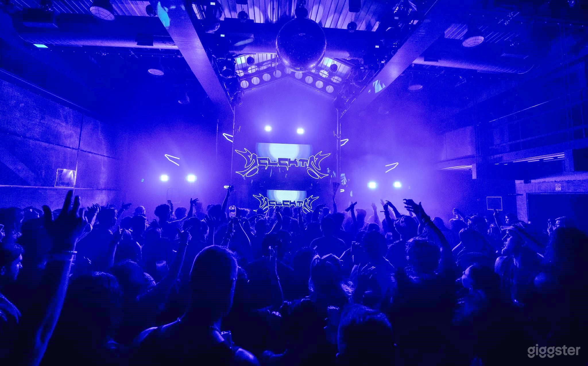 Brick-Walled Musical Venue with Rooftop &amp; VIP Skybox Photo 4