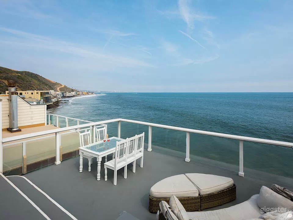 BEACH HOUSE ON THE WATER!  Photo 1