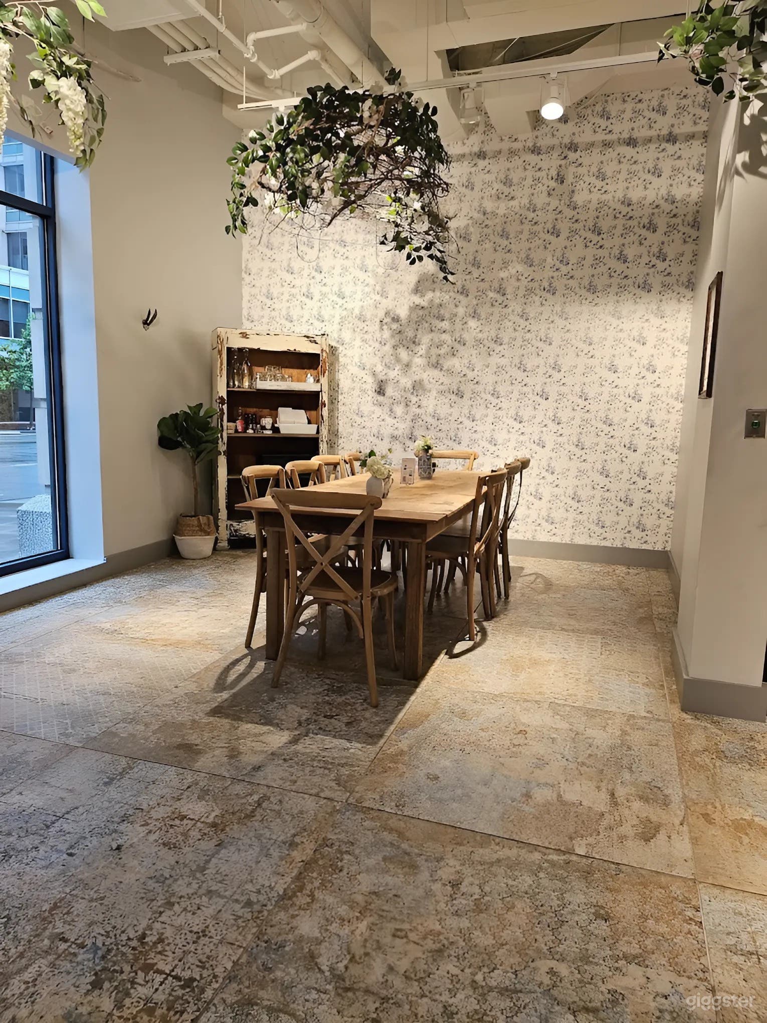 Charming Penn Quarter Café with Spacious Event Space Photo 3