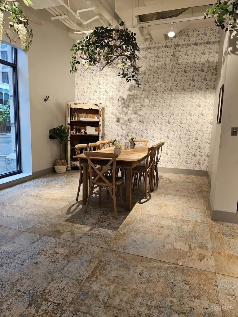  Charming Penn Quarter Café with Spacious Event Space 