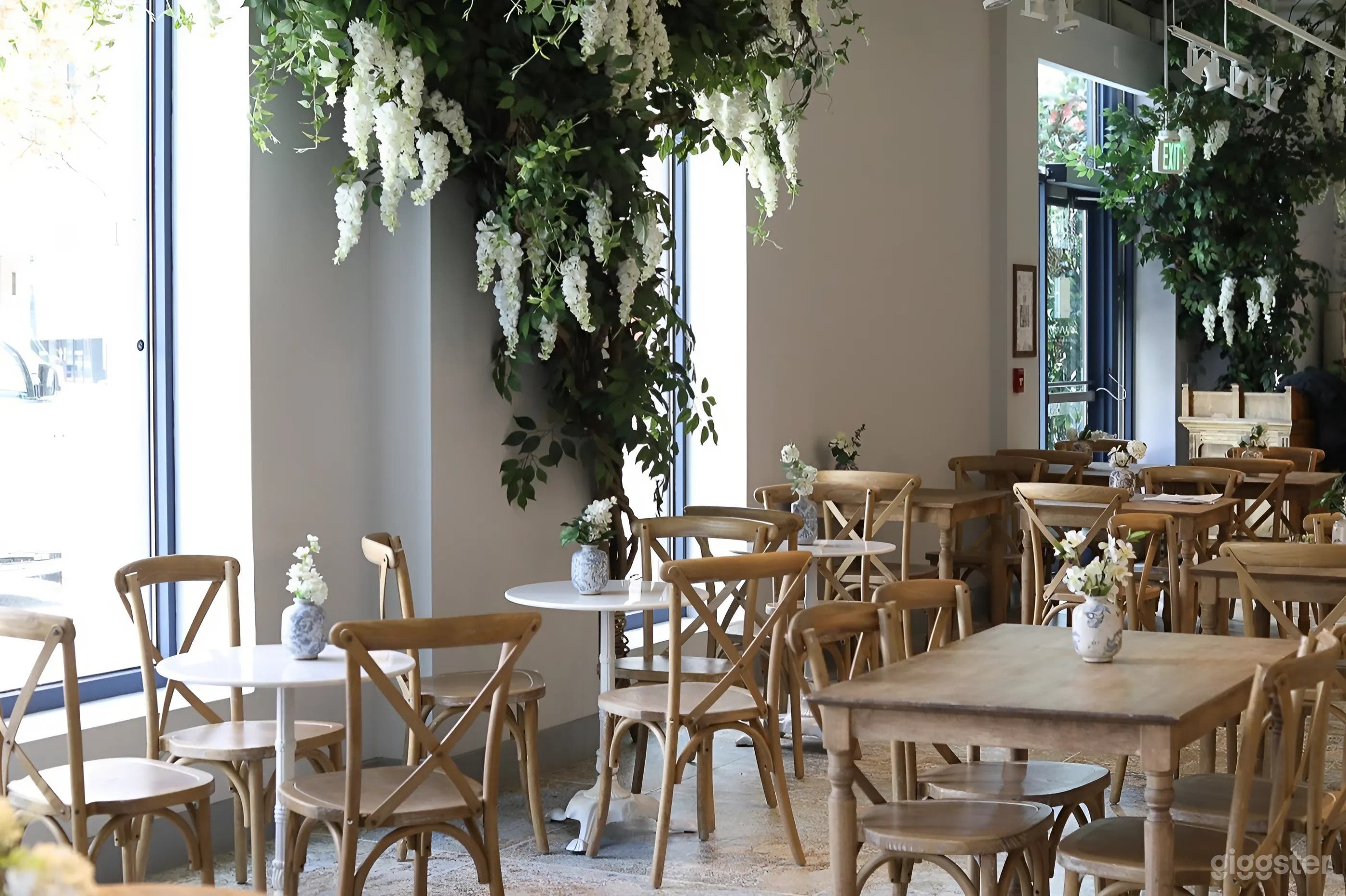 Charming Penn Quarter Café with Spacious Event Space Photo 1