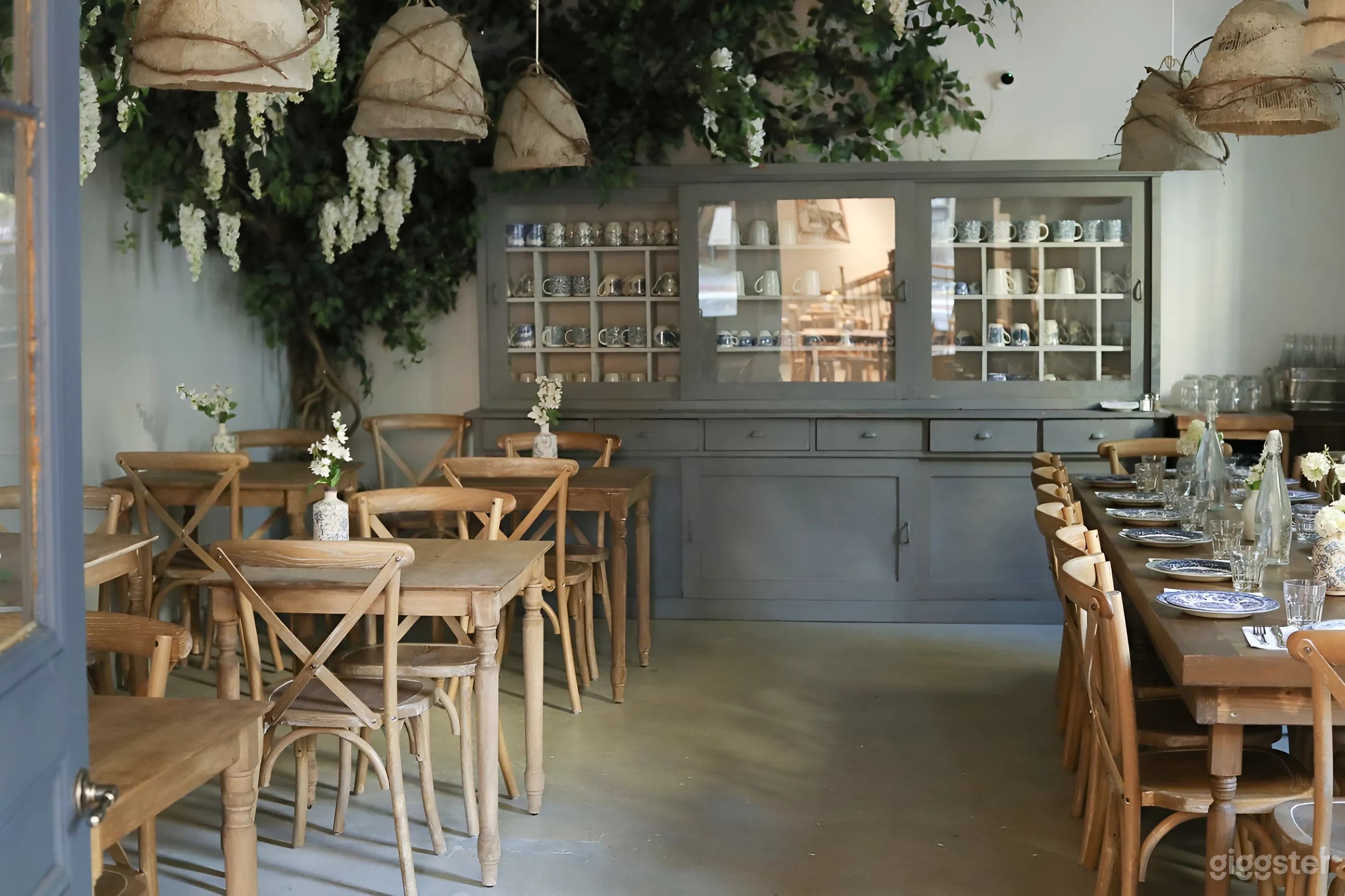 Charming Penn Quarter Café with Spacious Event Space Photo 2