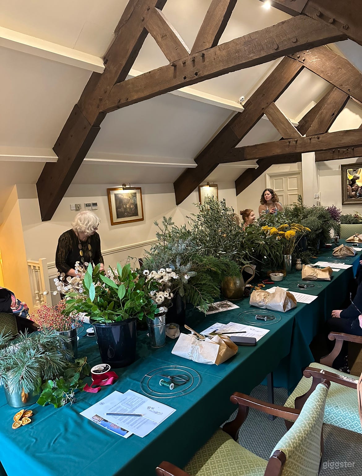 All In One Modern Meeting Room Photo 4