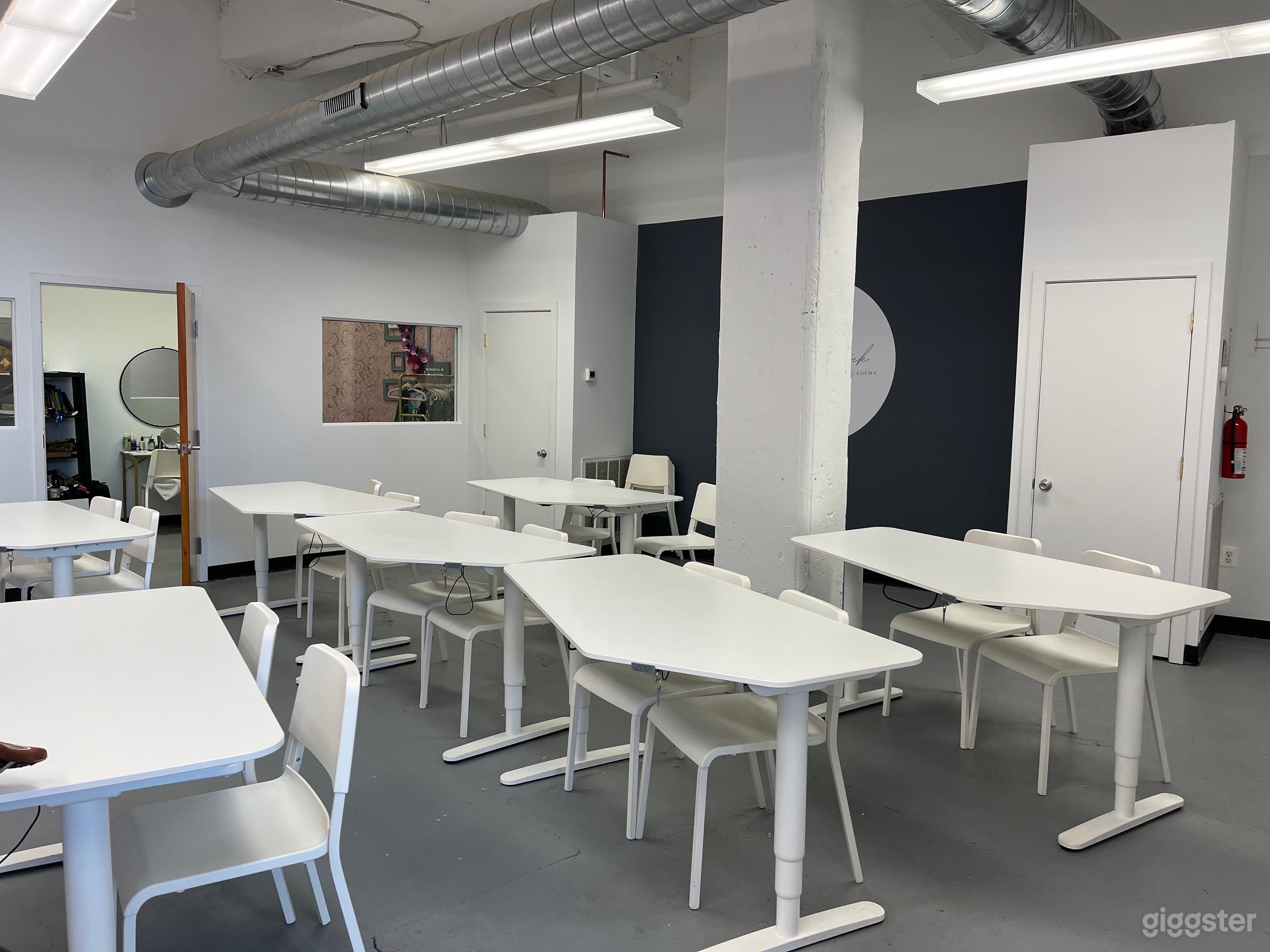 Renovated warehouse space in Northern Liberties. Photo 4