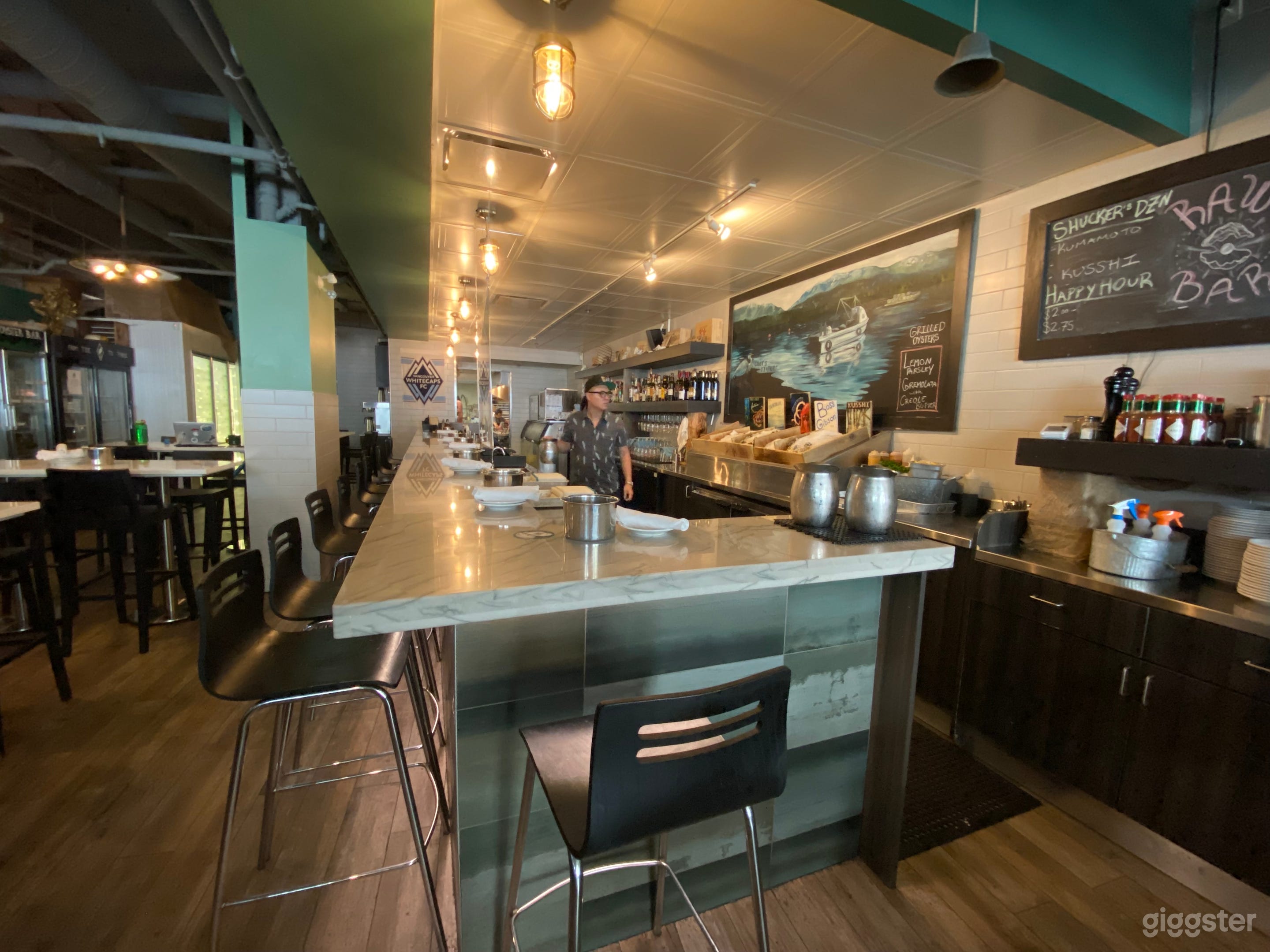 Modern Ocean Theme Restaurant/Bar Photo 2