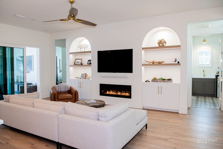  Coastal Elegance Beach House 