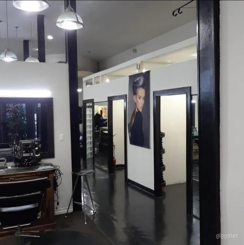 Trendy and Classy Beauty Salon in Los Angeles Photo 3