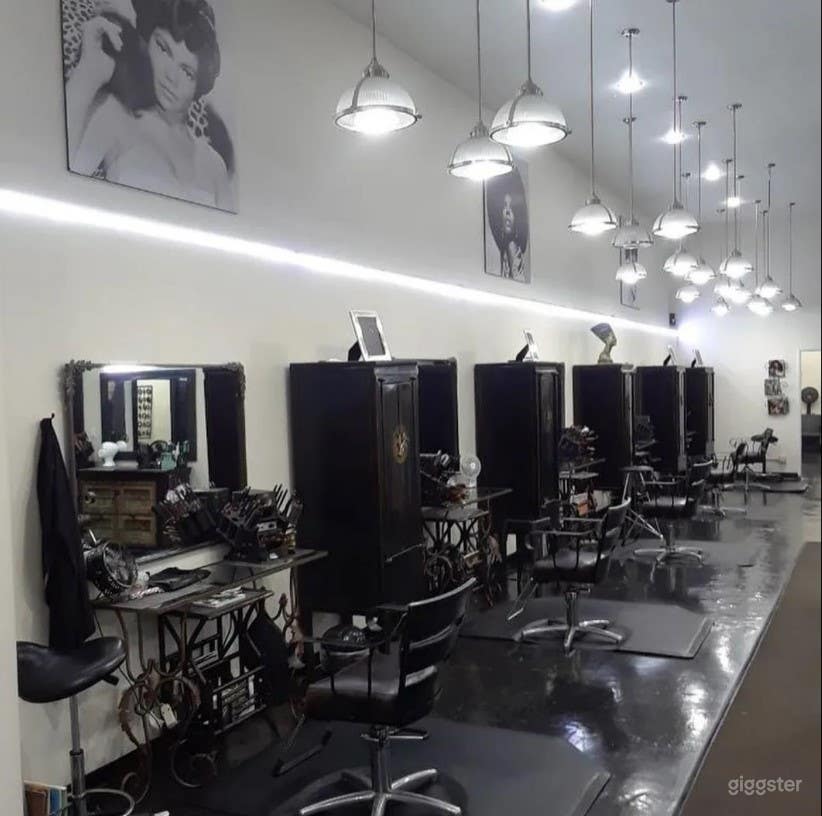 Trendy and Classy Beauty Salon in Los Angeles Photo 1