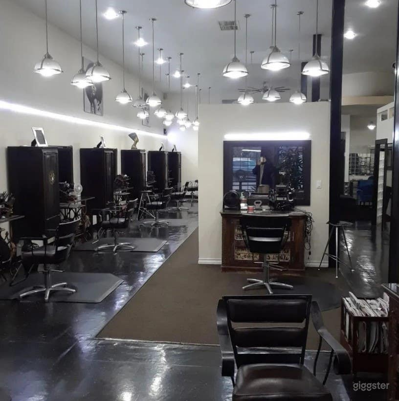 Trendy and Classy Beauty Salon in Los Angeles Photo 2