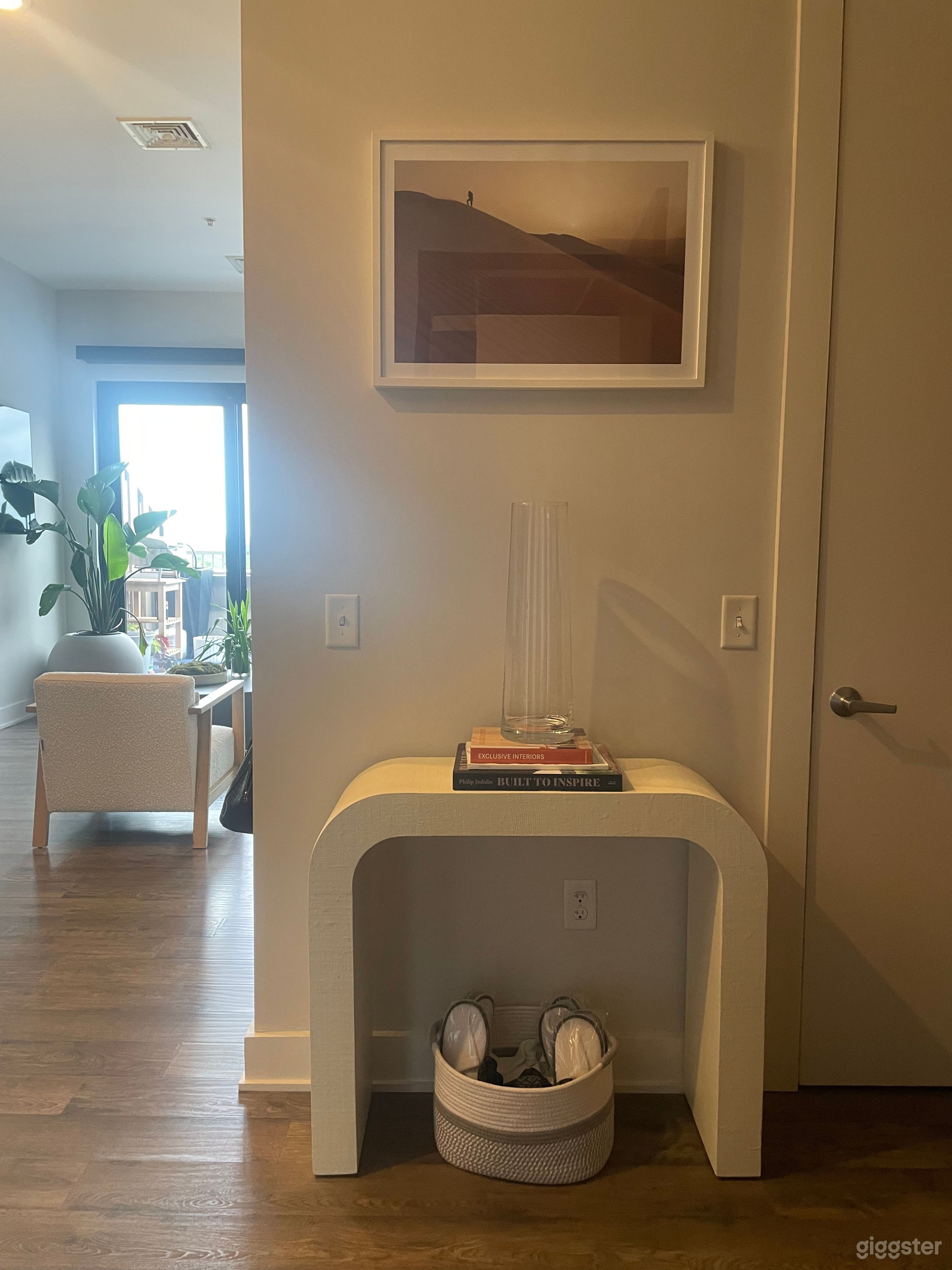 Minimalist penthouse with city view  Photo 3