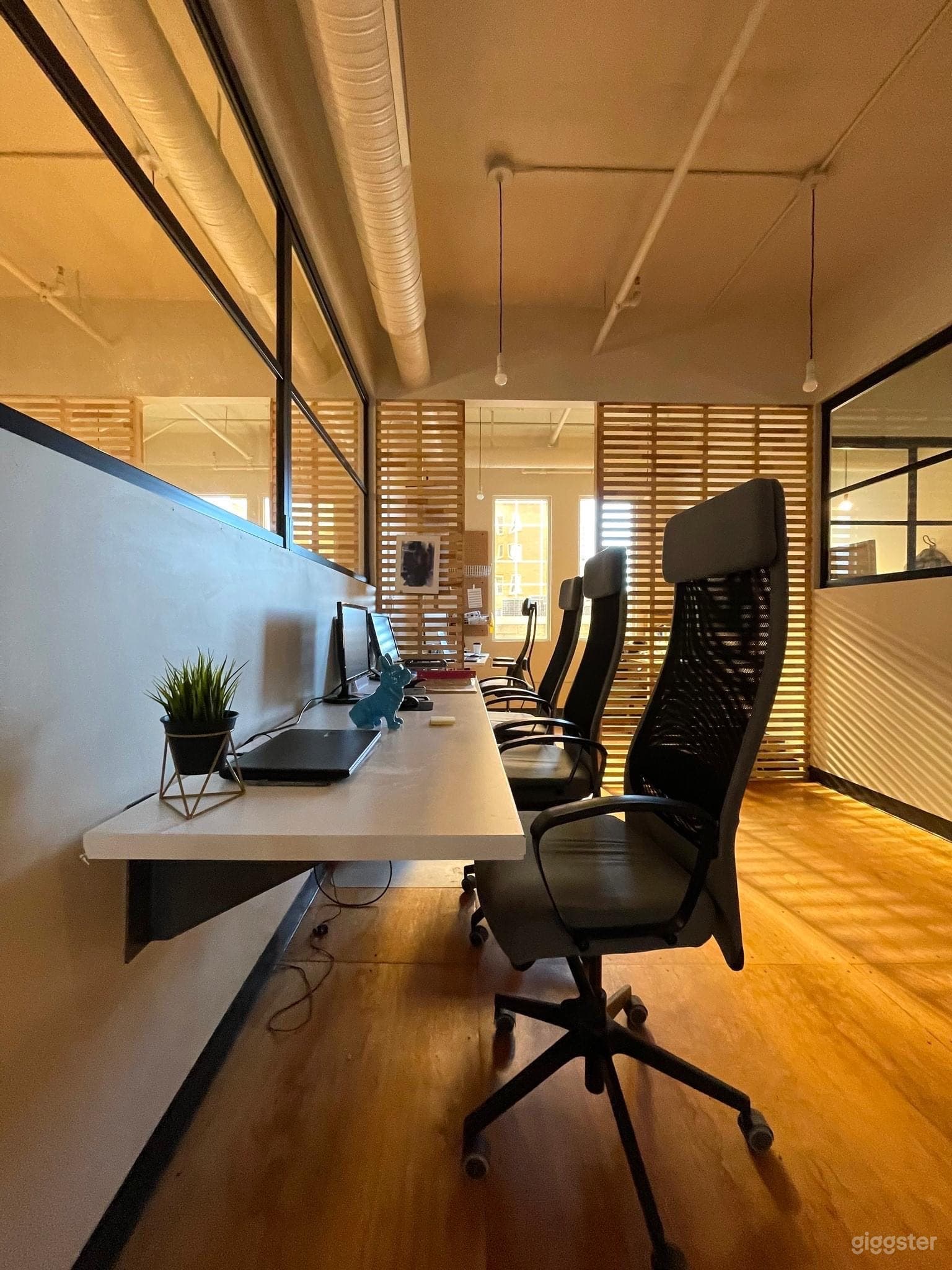 Bright Modern Office & Wellness Space in Coworking Hub Photo 4