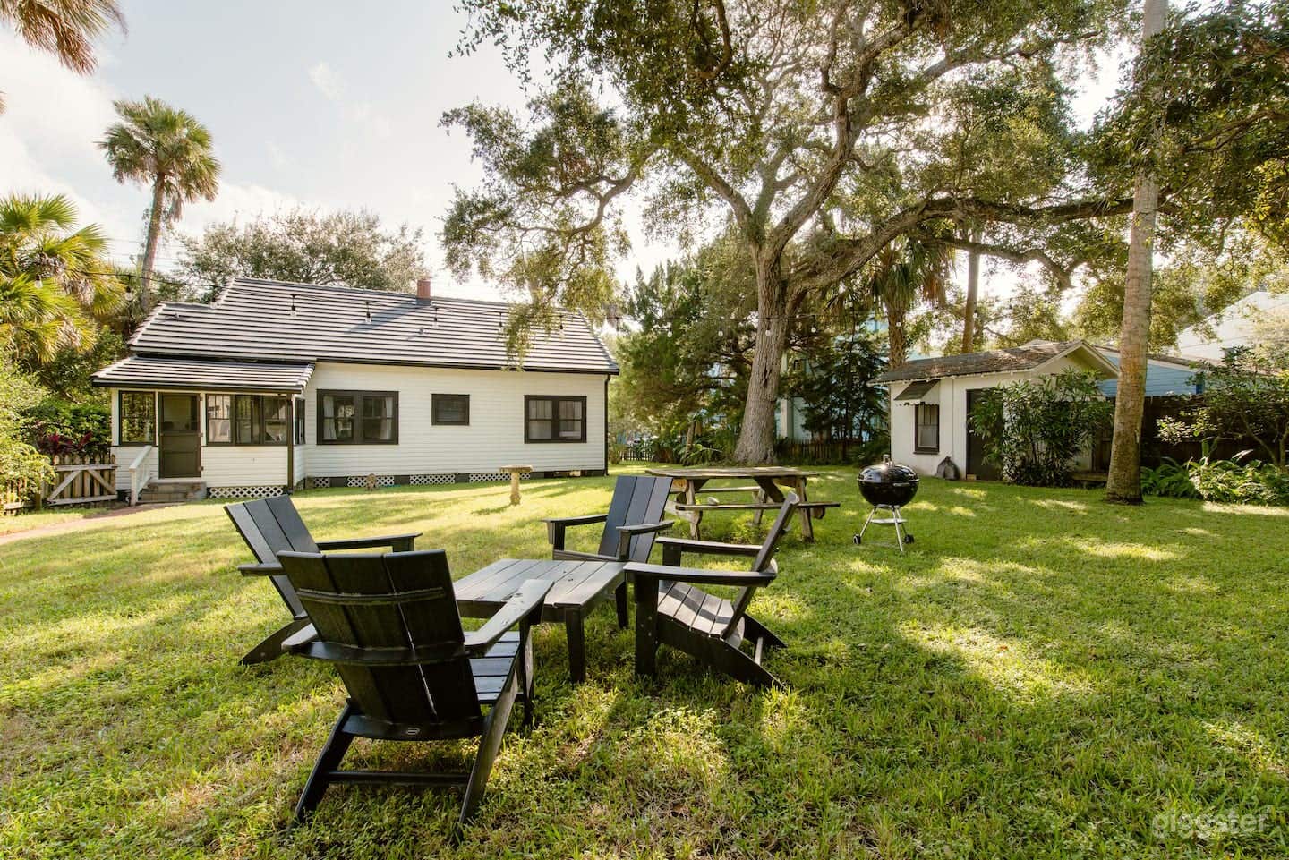 Seaside Cottage (A Seaside Gem with a Garden to Die for) Photo 1