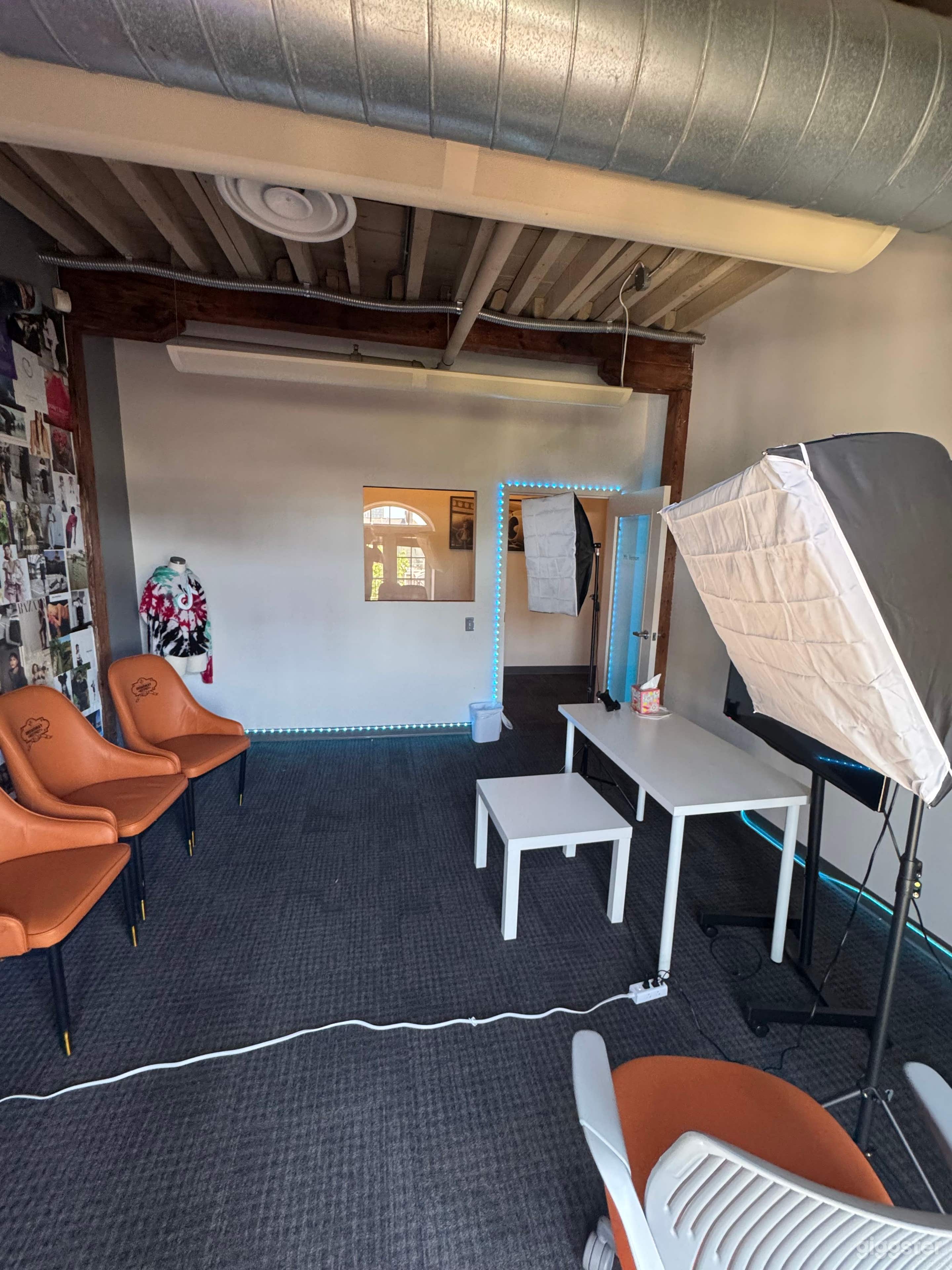 Versatile Creative Studio with Magazine Wall & Balcony Light Photo 3