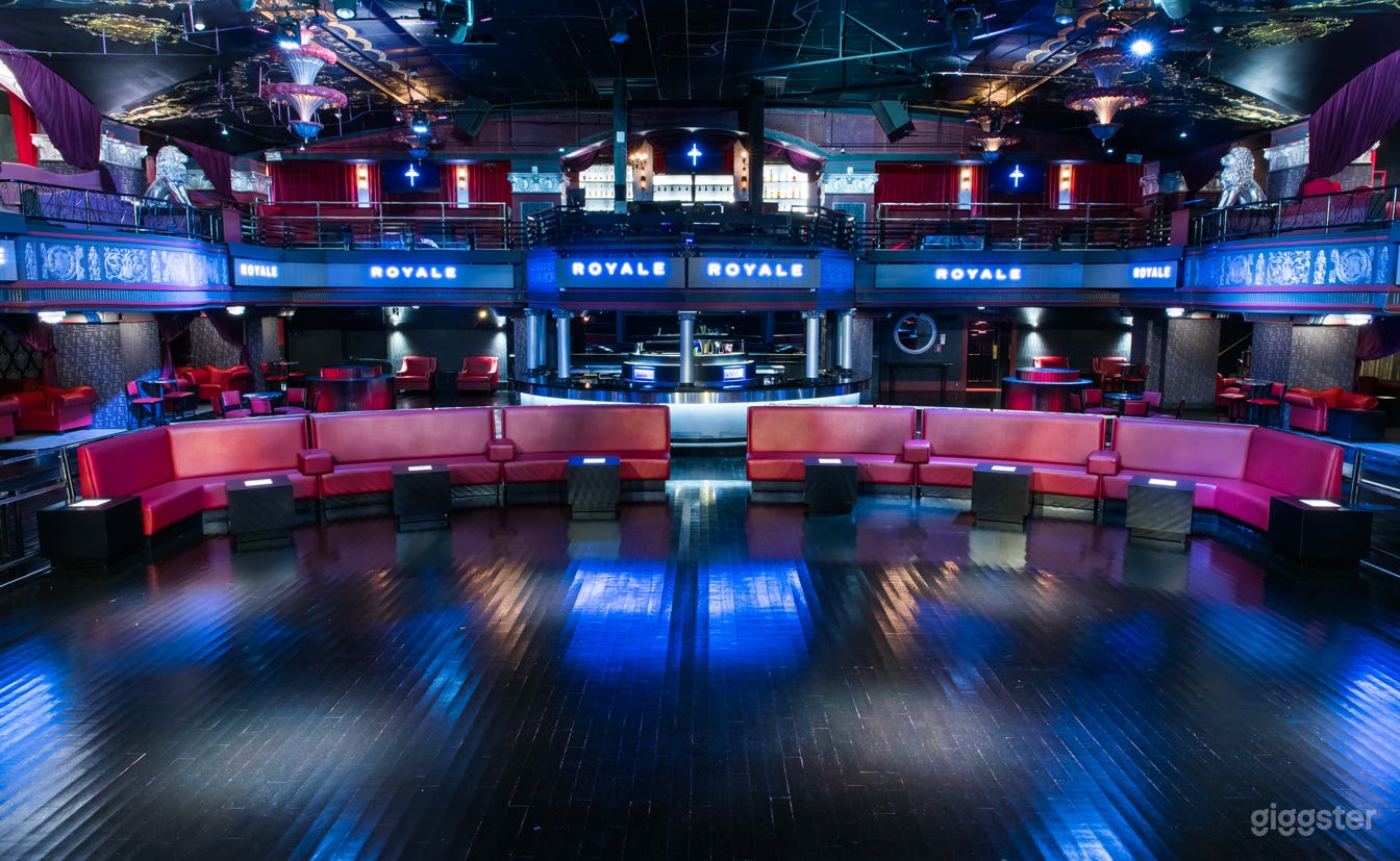 Historic Boston Ballroom with contemporary flair  Photo 4