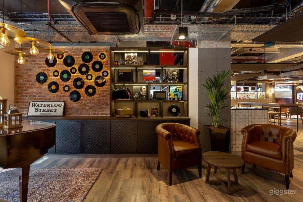 Bright Reception Area for Film and Photoshoots  Photo 1