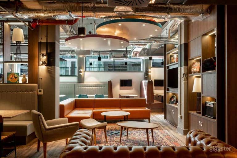  Bright Reception Area for Film and Photoshoots  