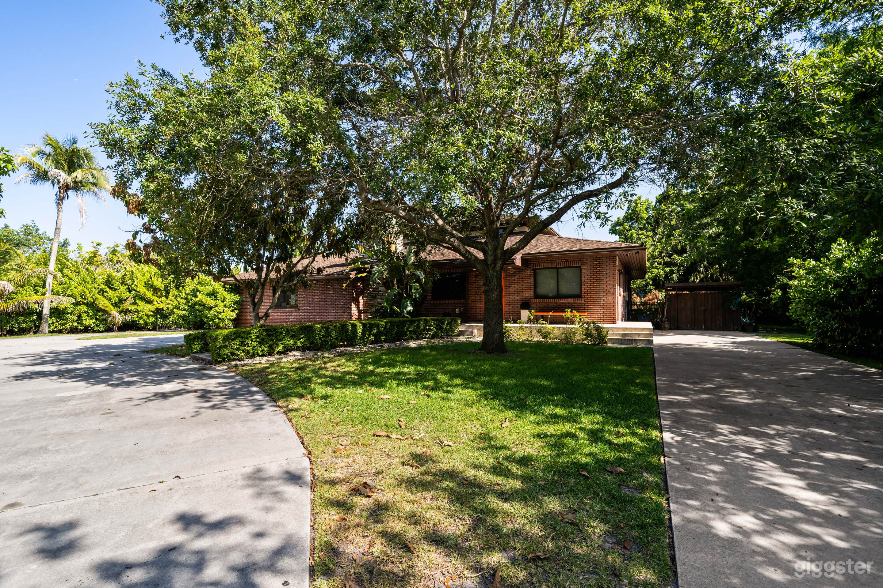 SERENE OASIS OF LUXURY: VILLA BLOCKCHAIN Photo 2