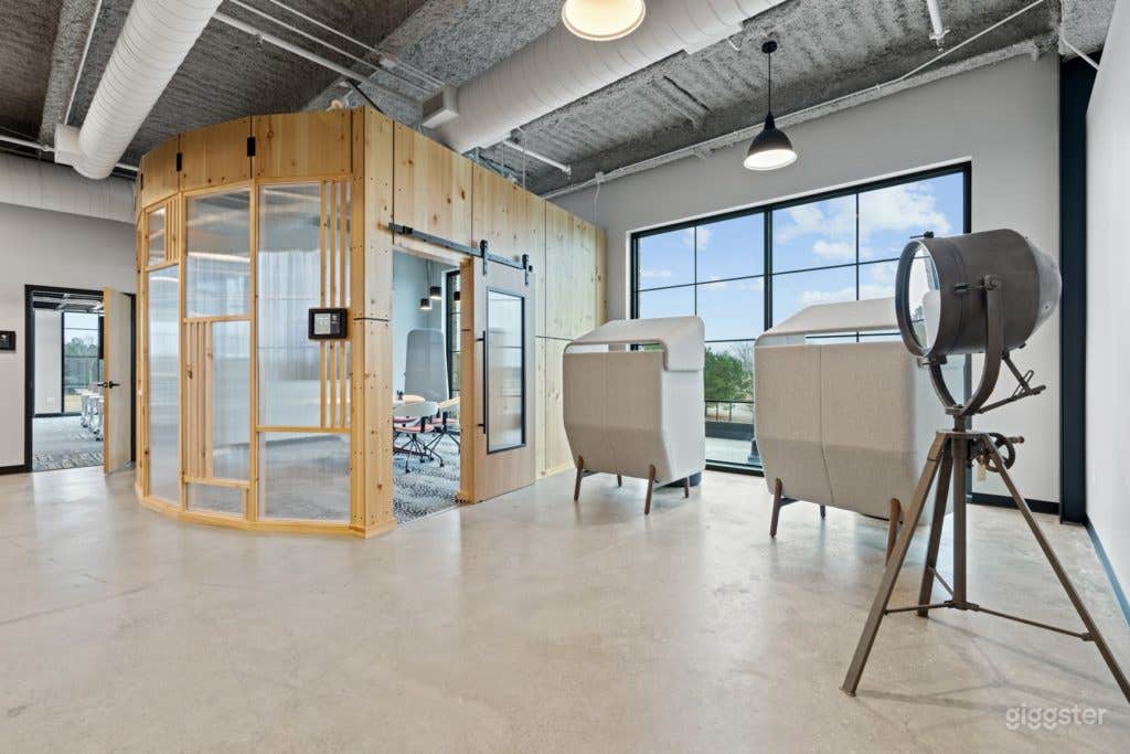 Collaborate (Small Meeting Room) Photo 3