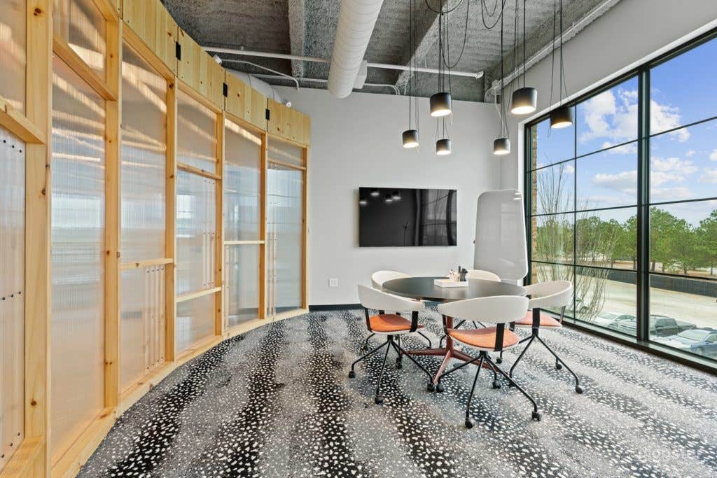 Collaborate (Small Meeting Room) Photo 1