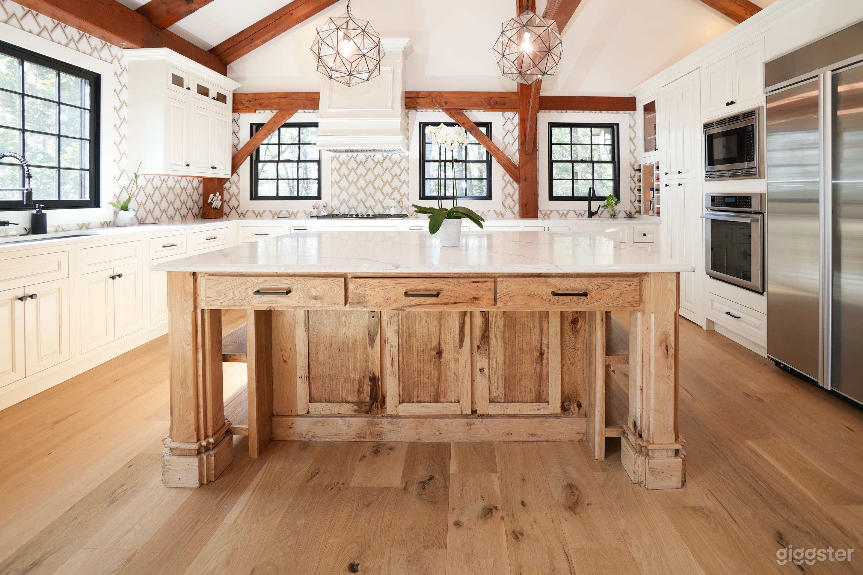 Luxury Farmhouse Photo 2