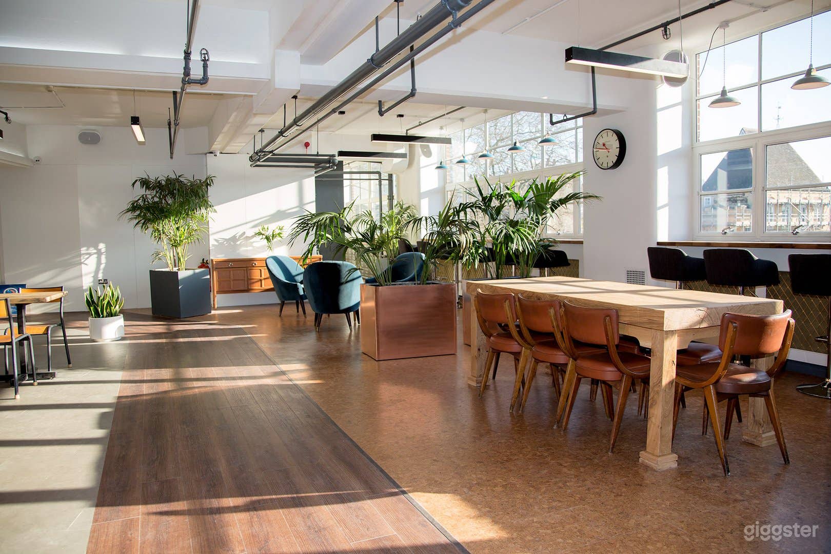 Private Office for 16 people in London Photo 2