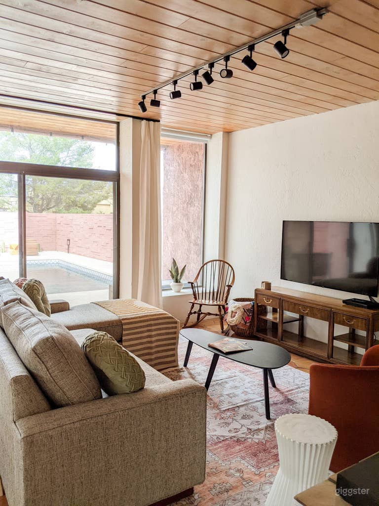  Renovated Home- Private Retreat w/Pool & Hot Tub 