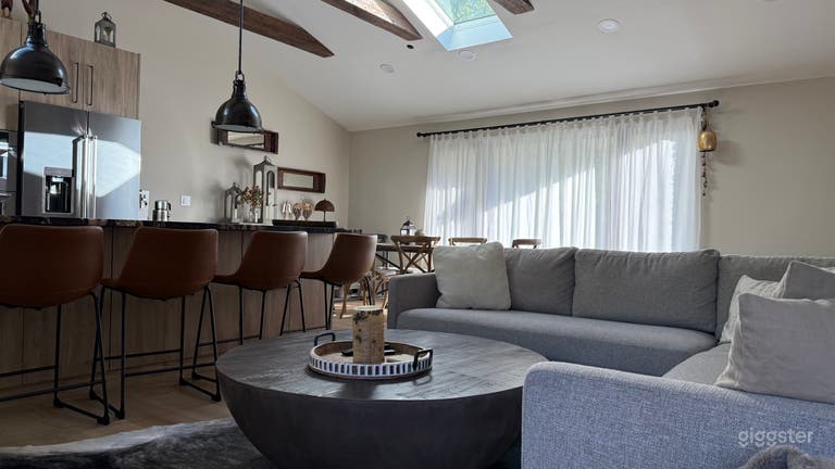  Bright, Stylish Space Near It All 