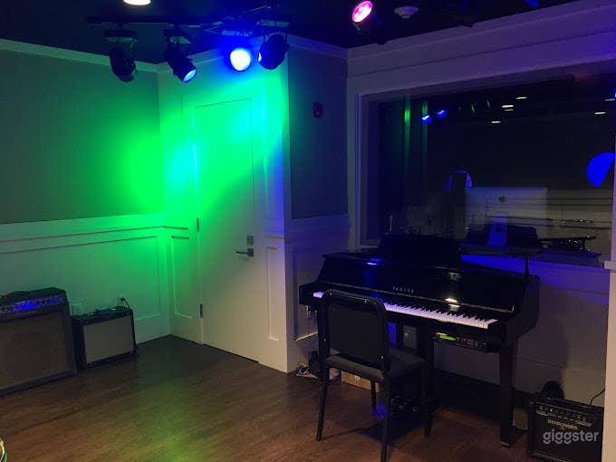 Old School Style Recording Studio Photo 1