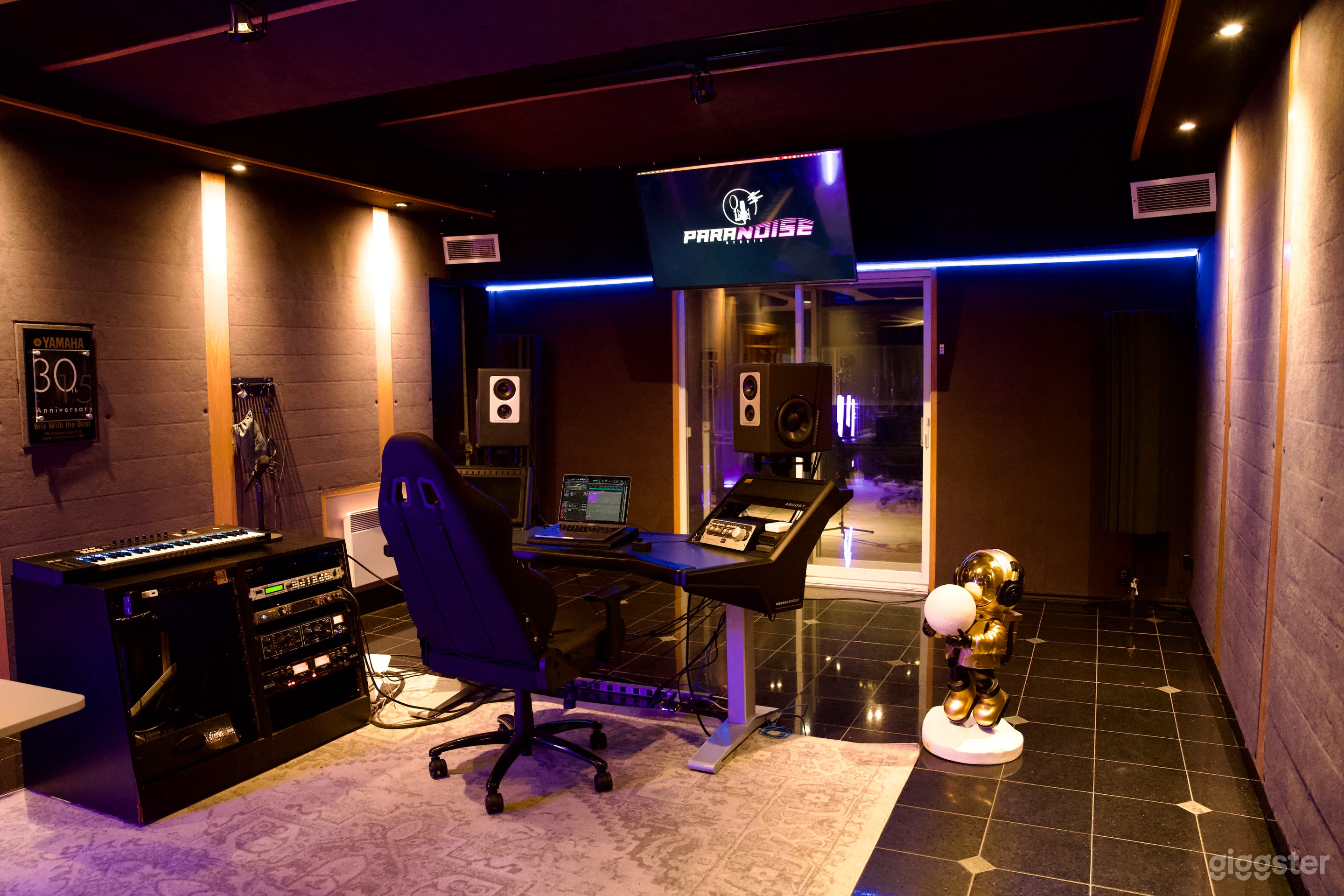 Modern recording studio, professionally equipped Photo 1