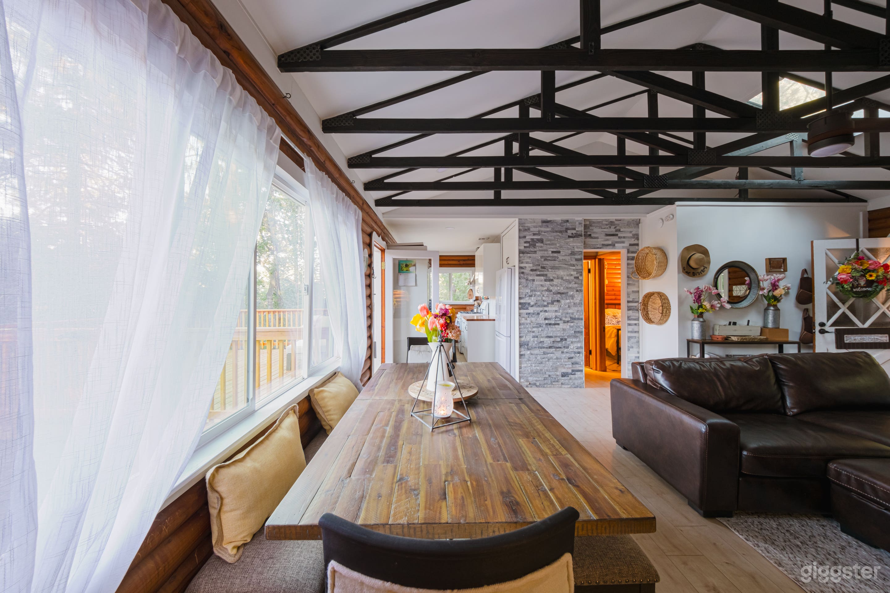 CHARMING RUSTIC VIEW CALIFORNIA CABIN Photo 4