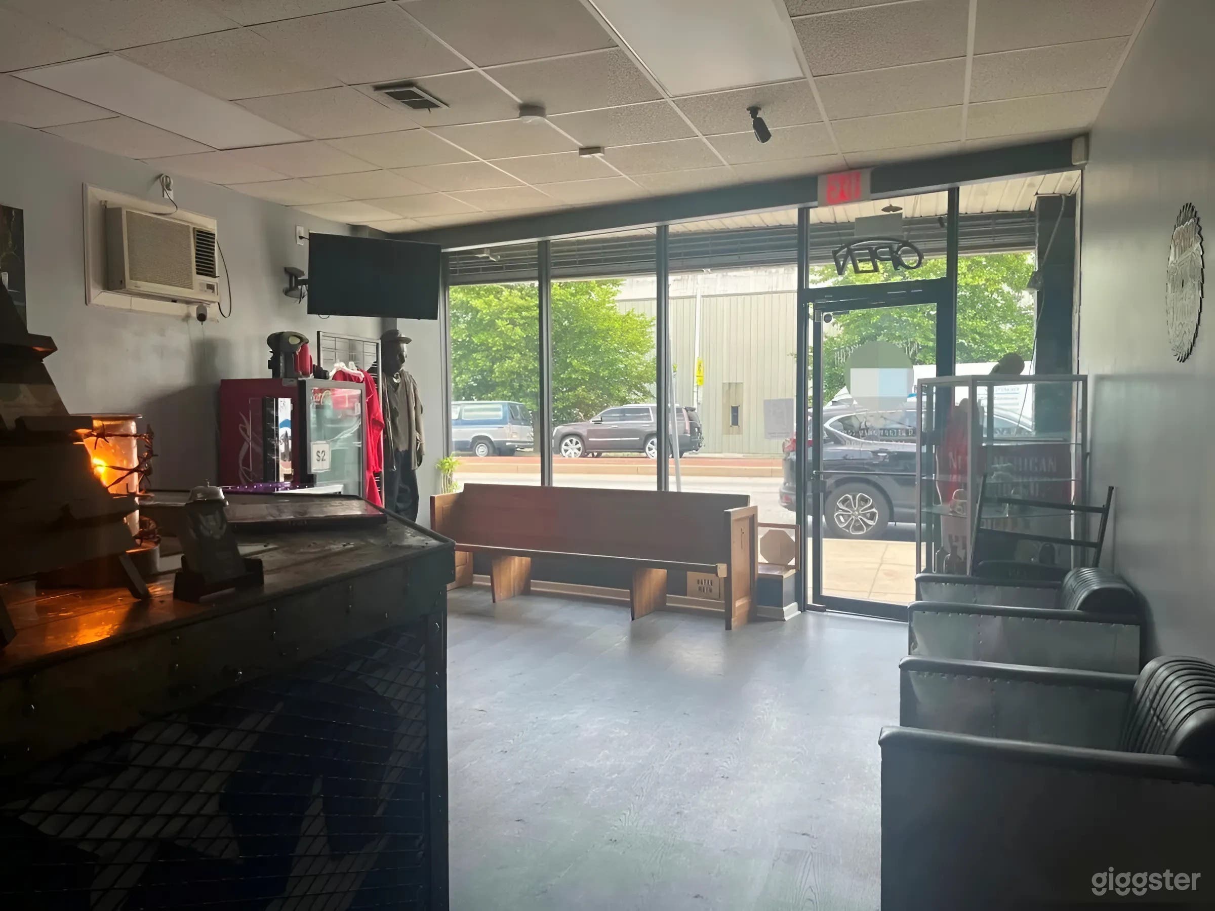 Legendary Tattoo Shop w Multiple Scenes Photo 3