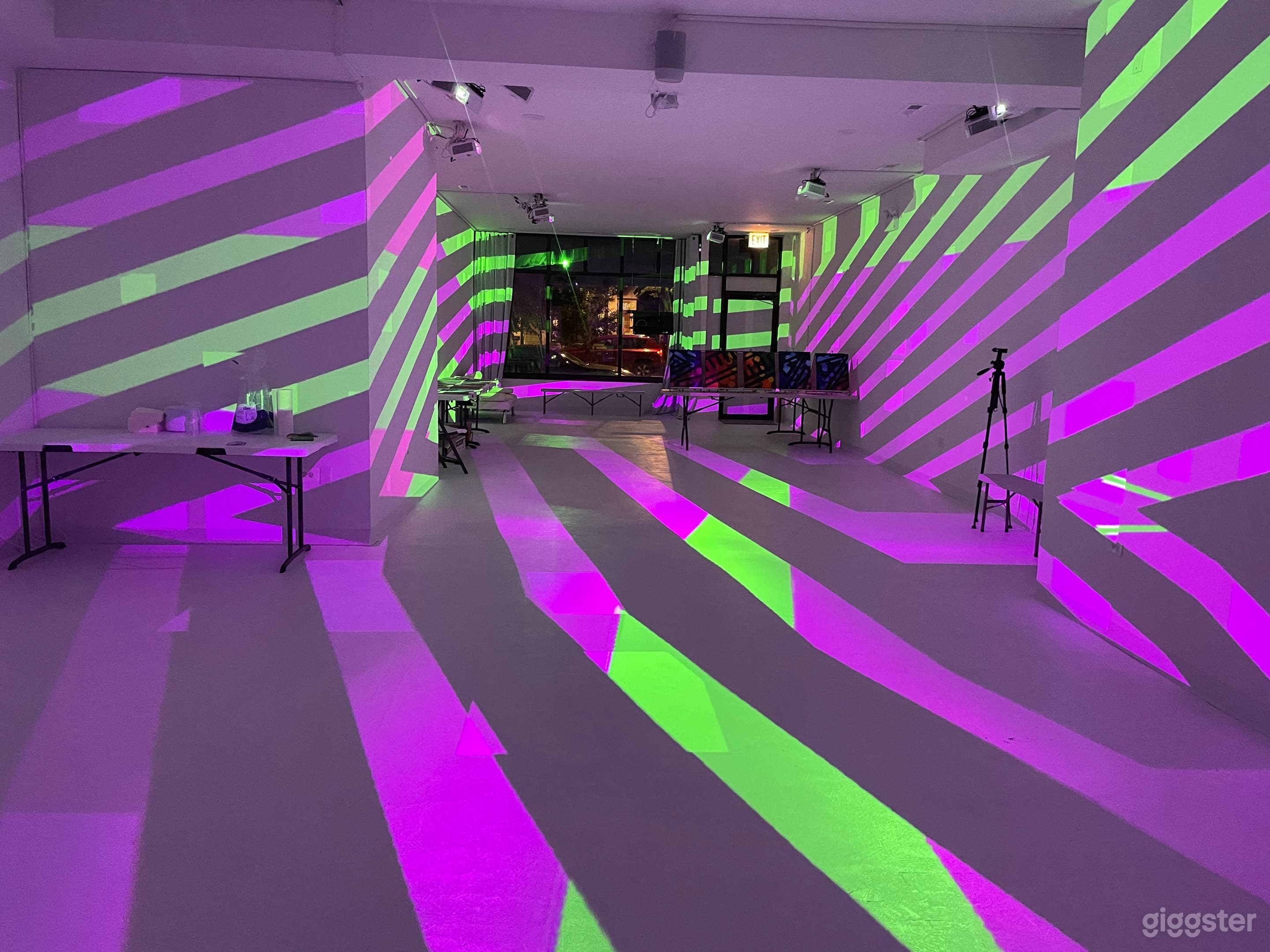 Stylish Immersive Art Studio Storefront in Chicago Photo 1