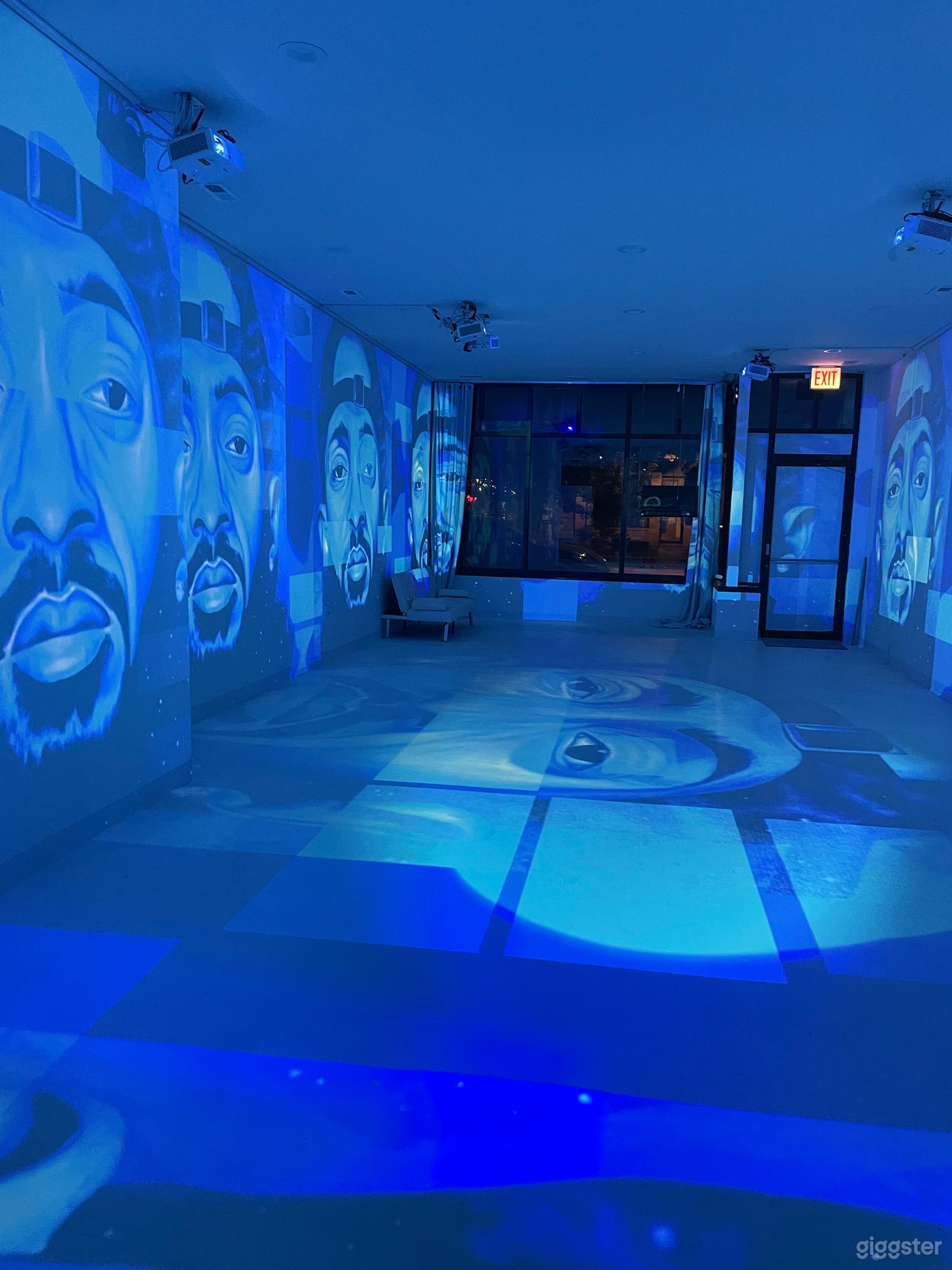 Stylish Immersive Art Studio Storefront in Chicago Photo 3