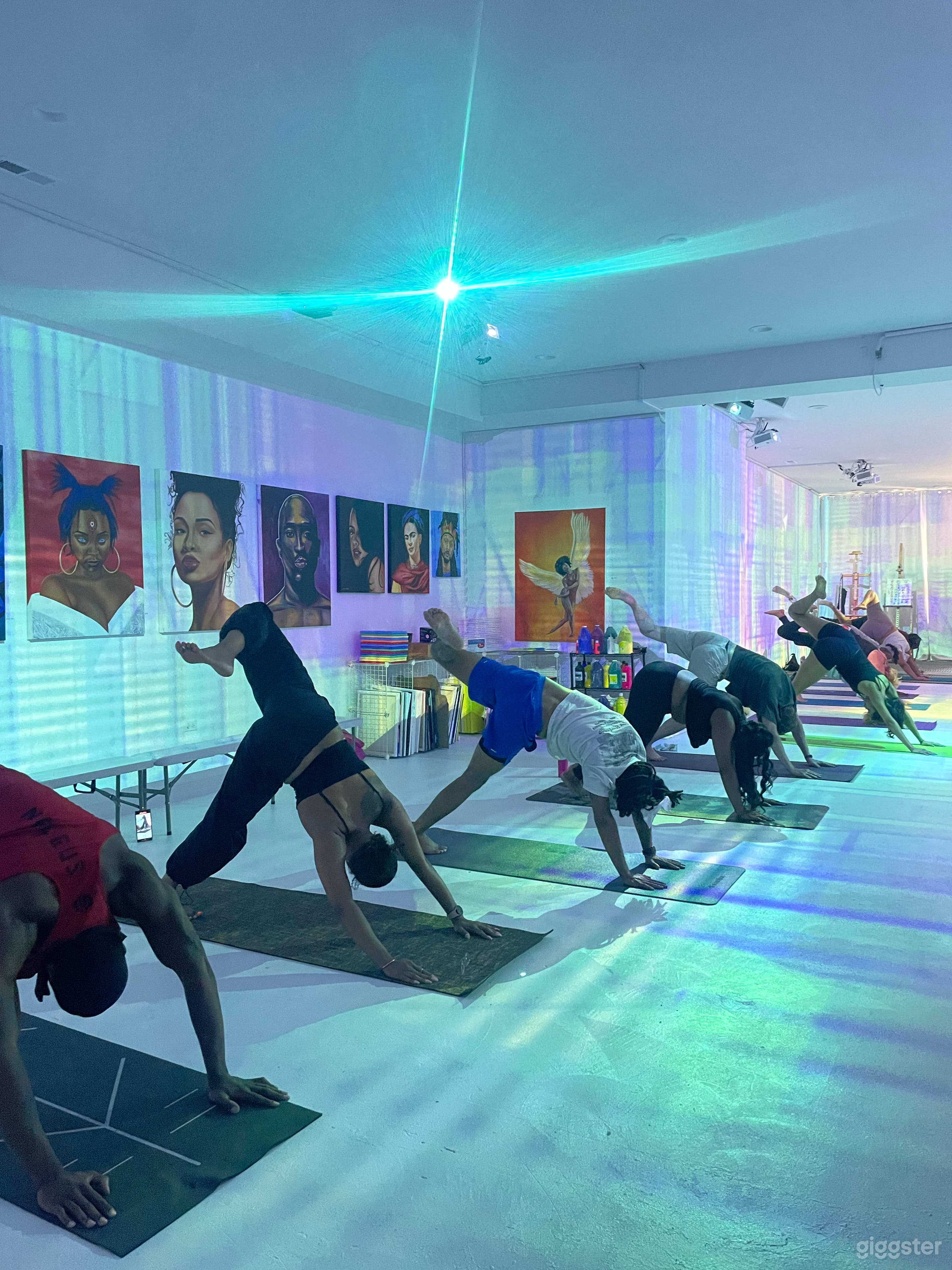 Stylish Immersive Art Studio Storefront in Chicago Photo 4