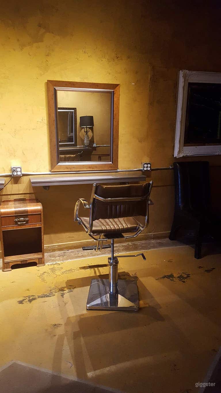  Boutique Salon And Art Gallery 