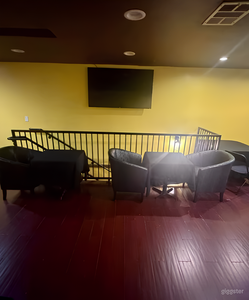 Intimate Upstairs Lounge Rental Photo 4