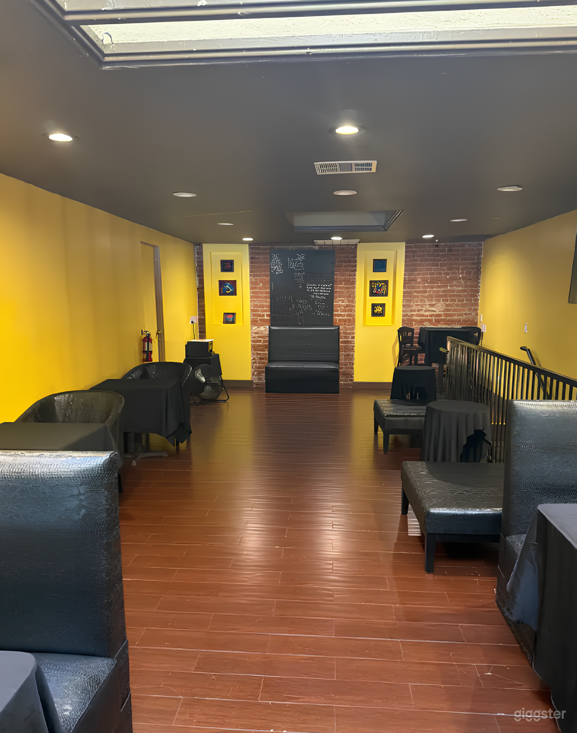 Intimate Upstairs Lounge Rental Photo 2
