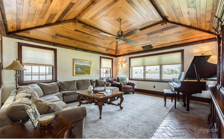  Beautiful Waterfront Red Brick Estate 