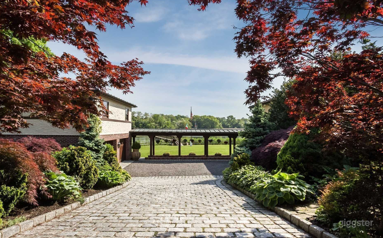  Beautiful Waterfront Red Brick Estate 