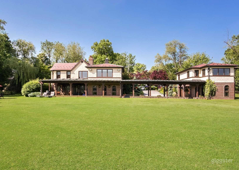  Beautiful Waterfront Red Brick Estate 