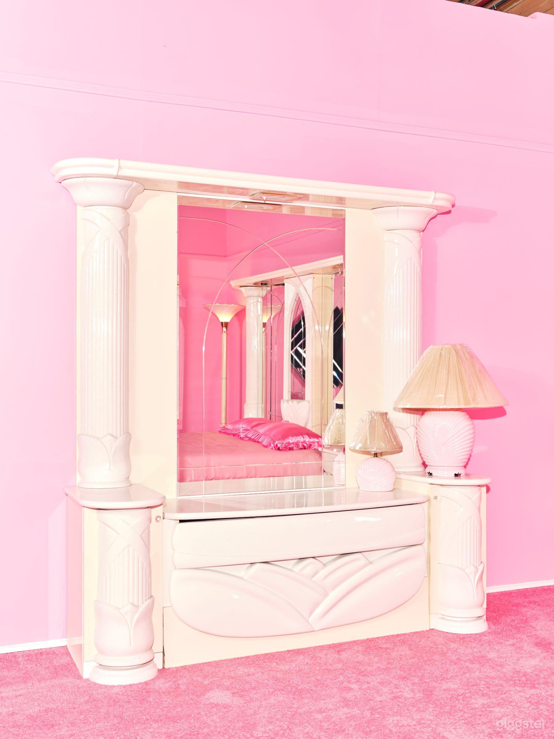 80's / 90’s Pink Bedroom Set2 | Powder Room Studio Photo 2