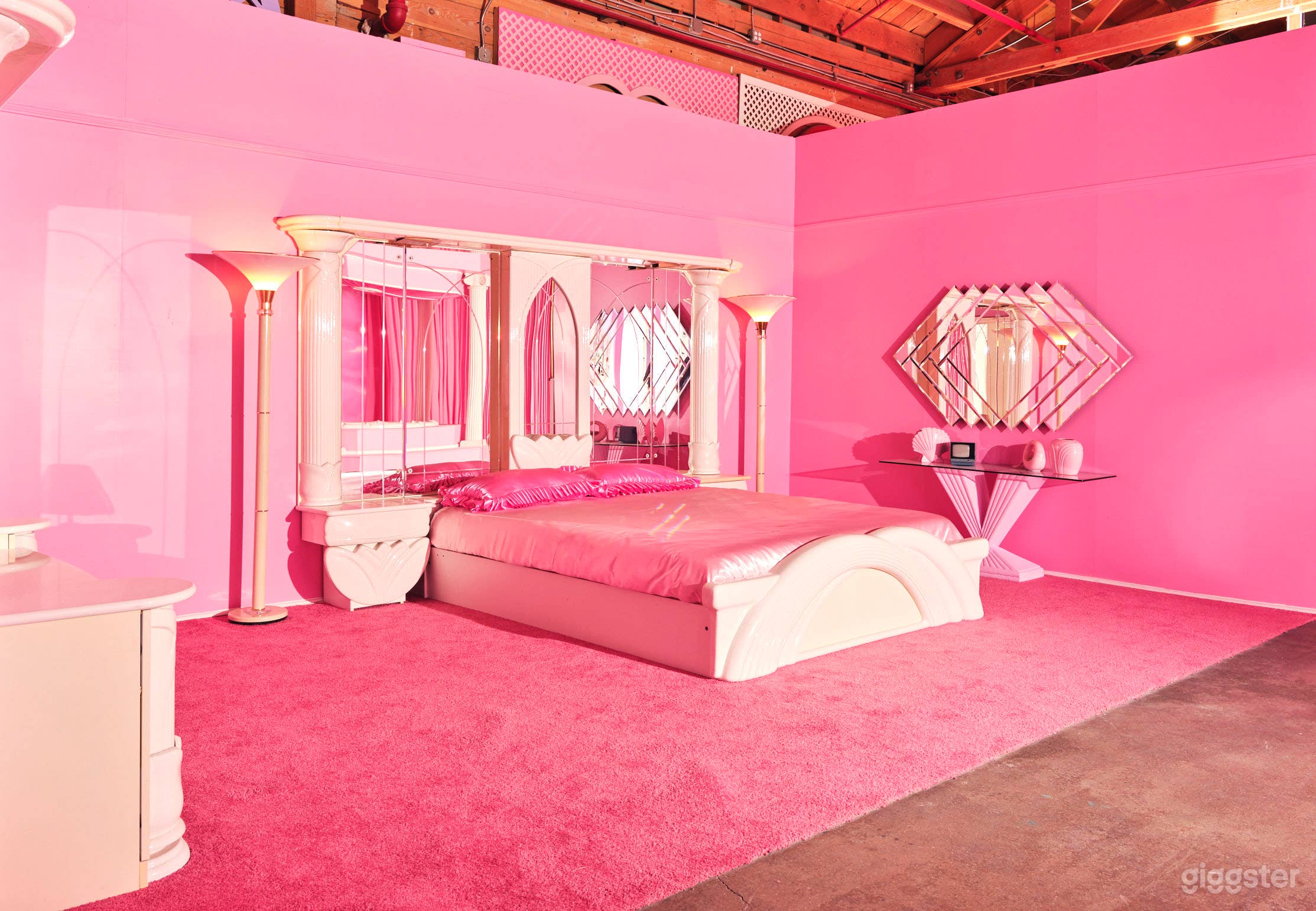 80's / 90’s Pink Bedroom Set2 | Powder Room Studio Photo 1