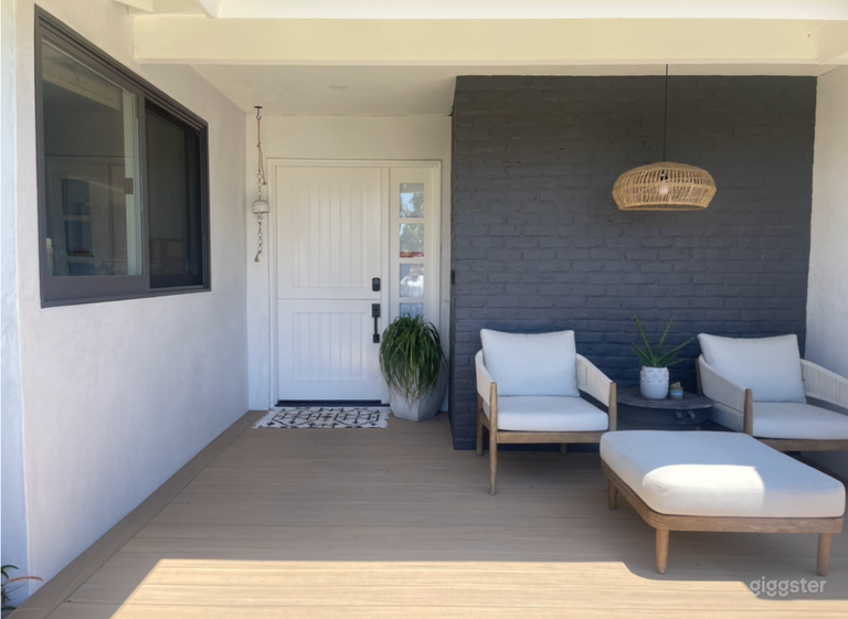  Front of house - dutch door 