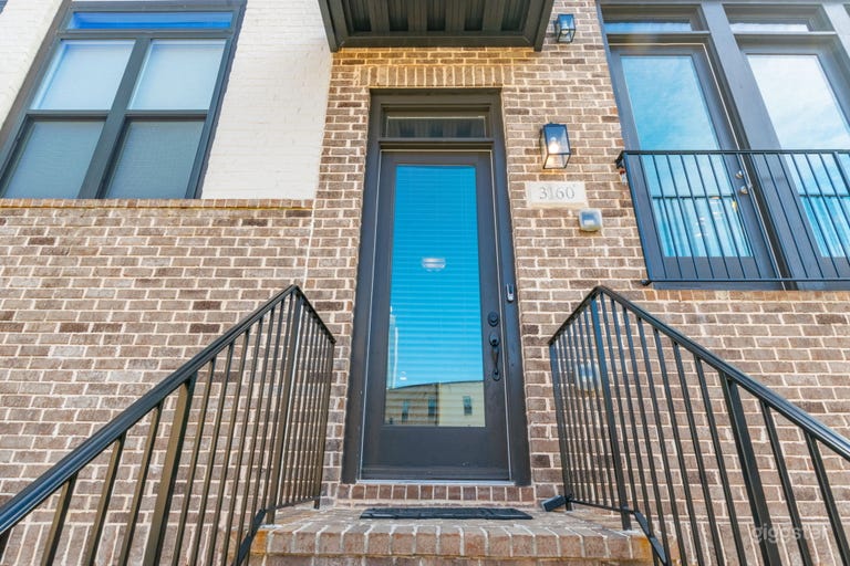  Modern Brownstone Townhome Natural Light 