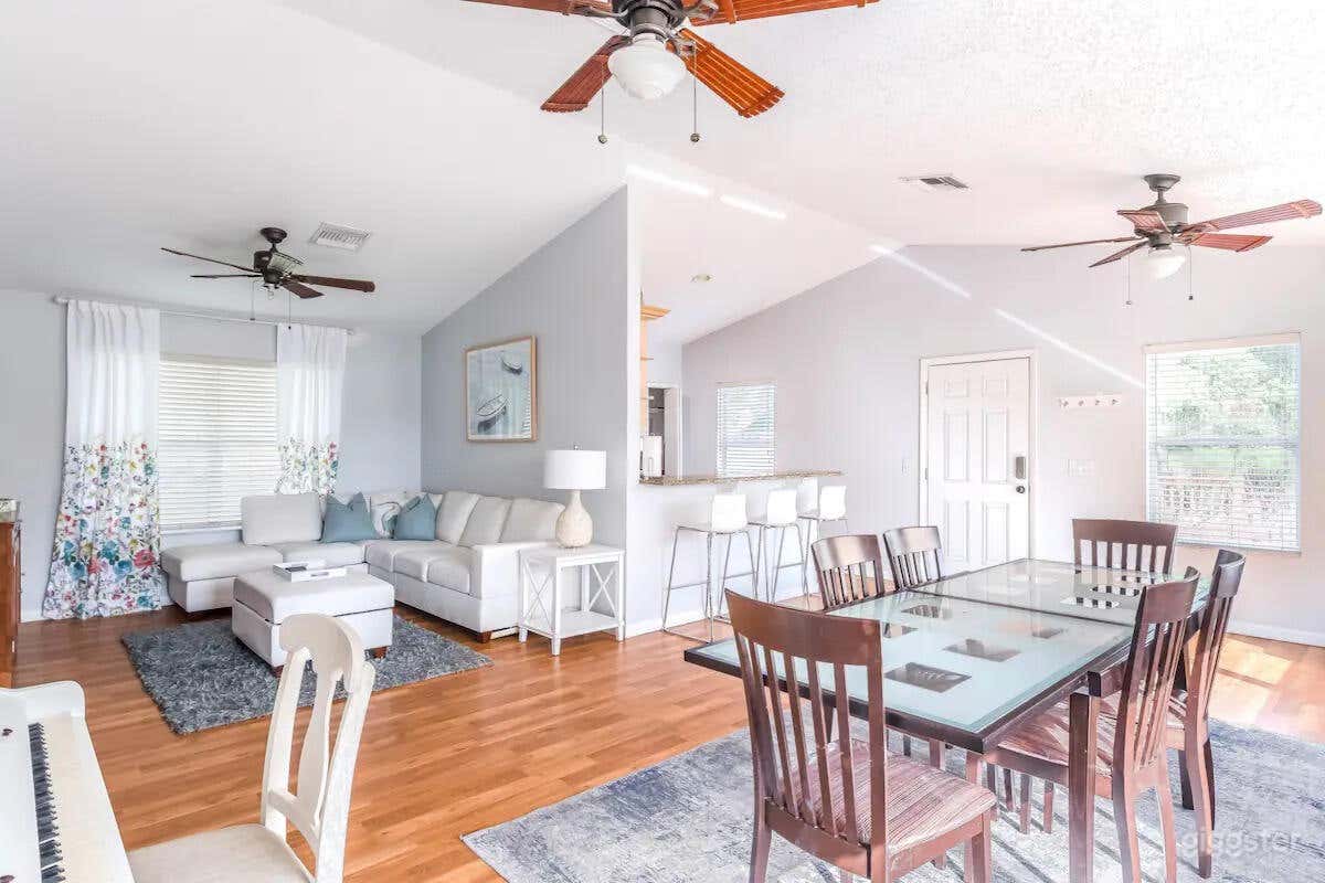 Serene Lakefront 7Bedroom Duplex w/Pool and HotTub Photo 1