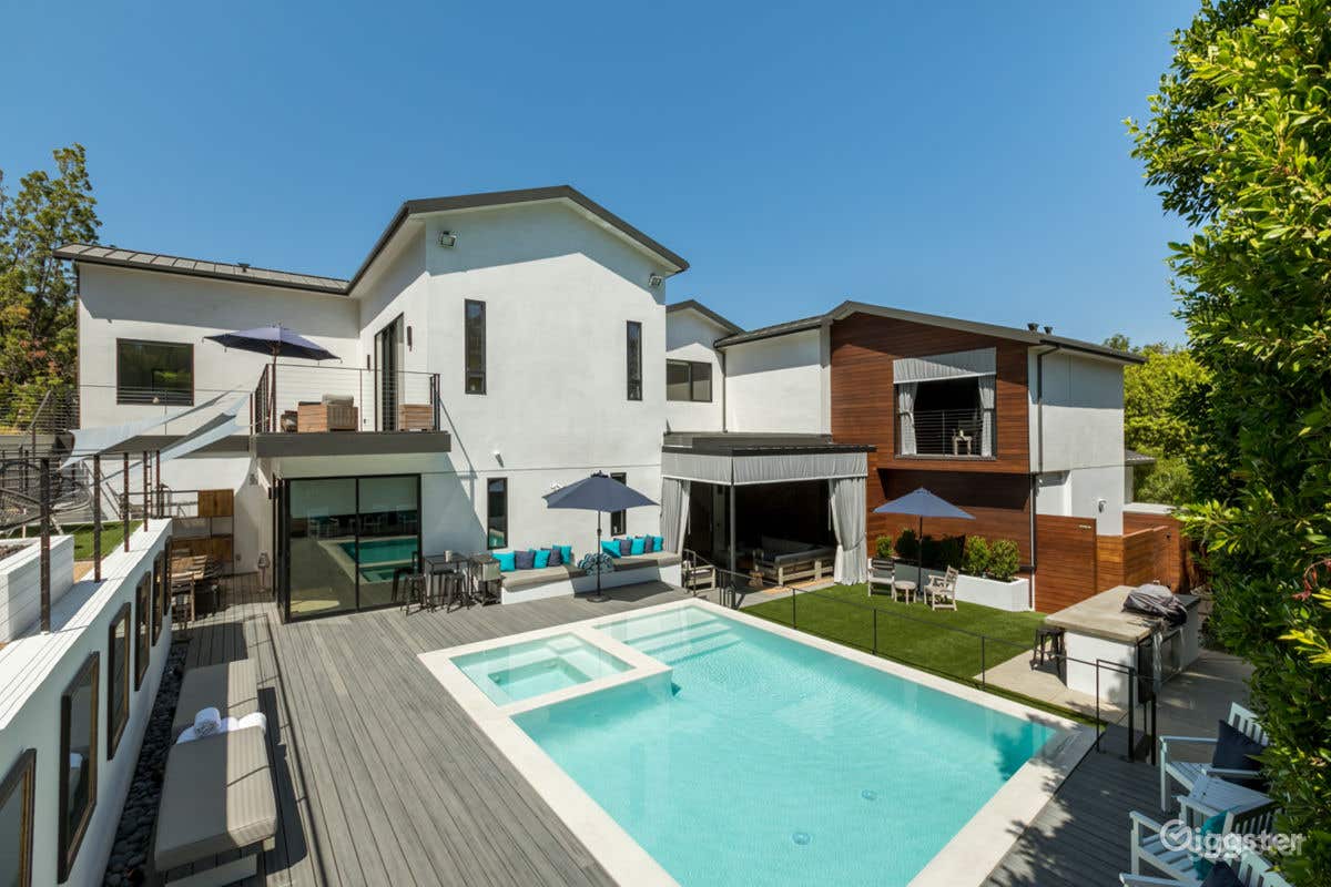 Modern Yet Warm Studio City Space for Filming Photo 1