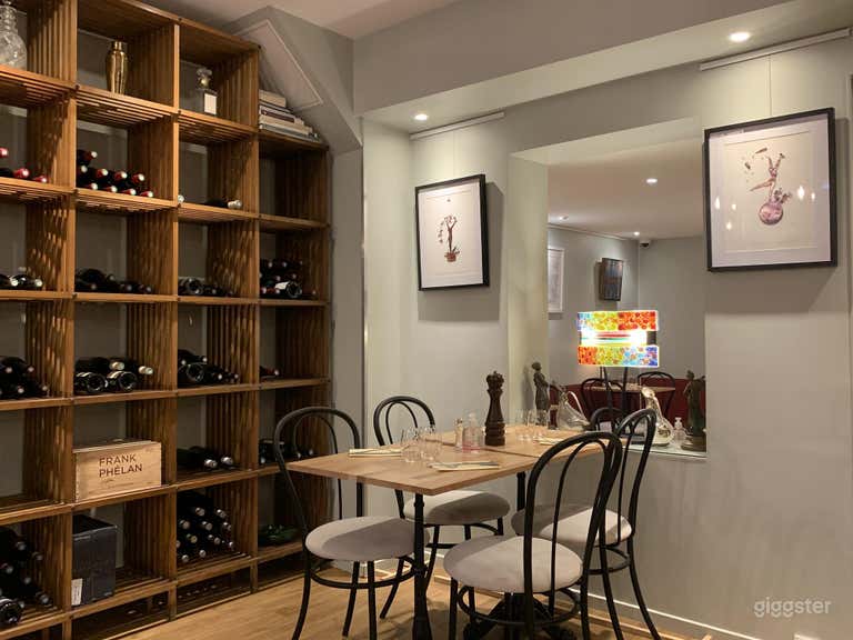  Gezellige Parijse Wijnbar en Bistro Onder een Glazen Luifel 
