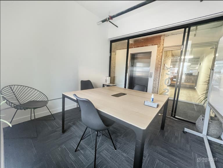  Executive Private Boardroom 