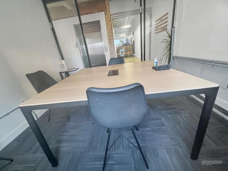  Executive Private Boardroom 